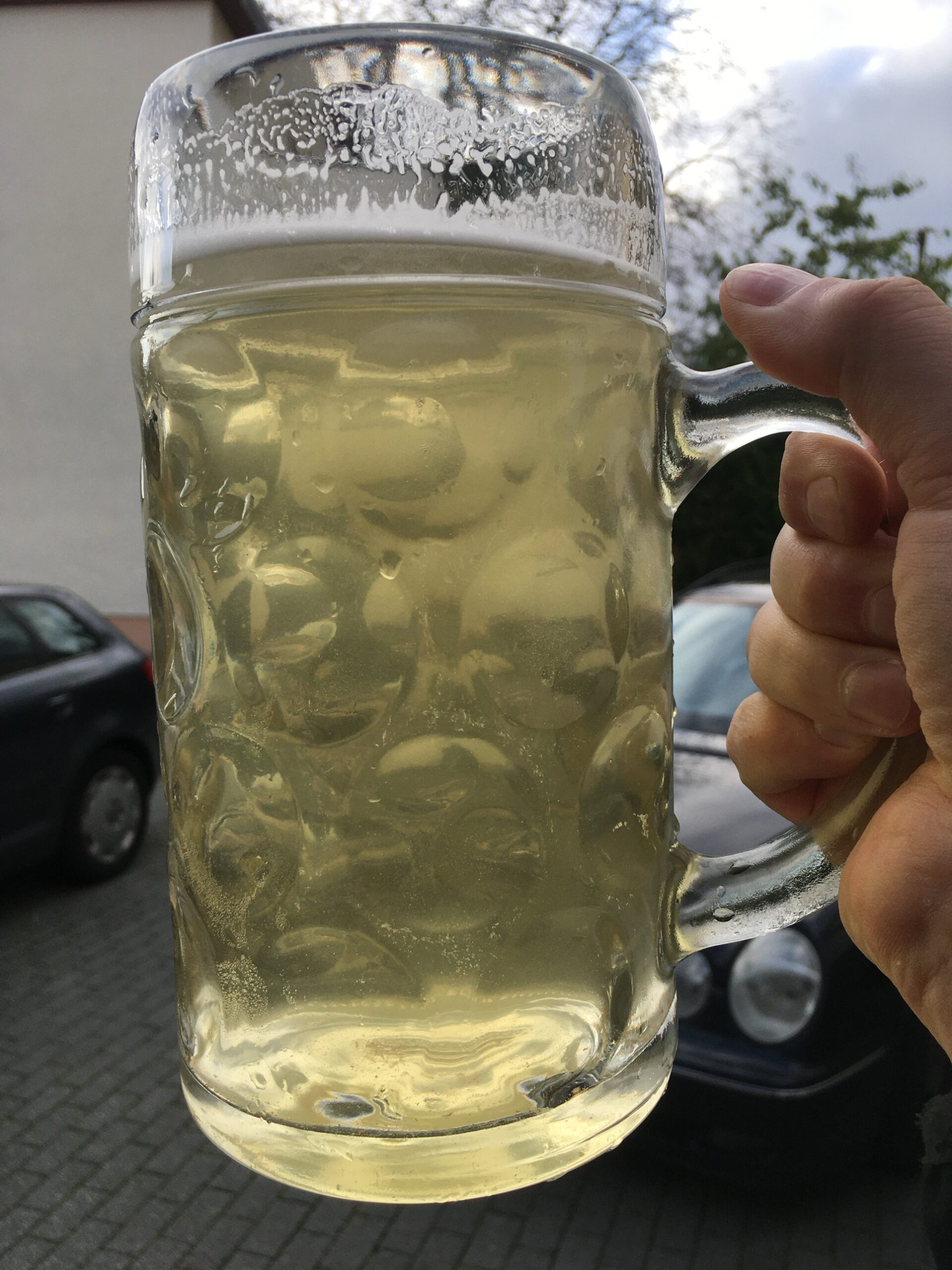Spülwasser einer Bierleitung mit, klarer